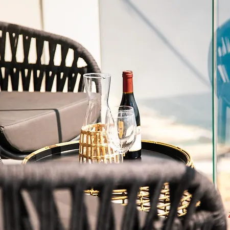 Exclusive Luxury At Mercury Towers Lägenhet