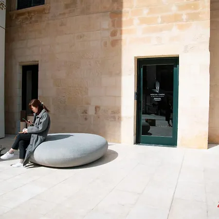 Exclusive Luxury At Mercury Towers Apartamento