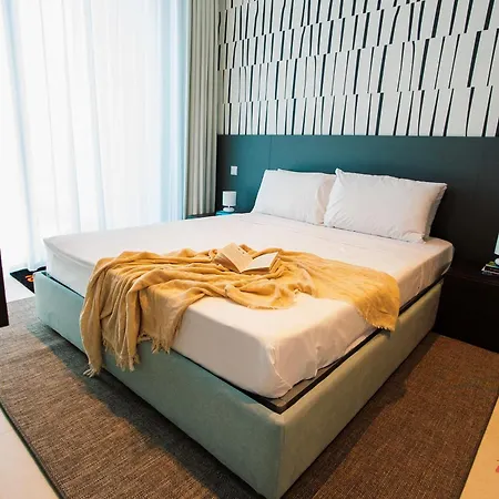 Exclusive Luxury At Mercury Towers Daire